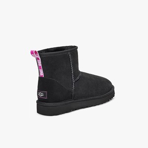 Ugg Classic Mini II Graphic Logo Klassiska Stövlar Dam Svarta (703265WXE)